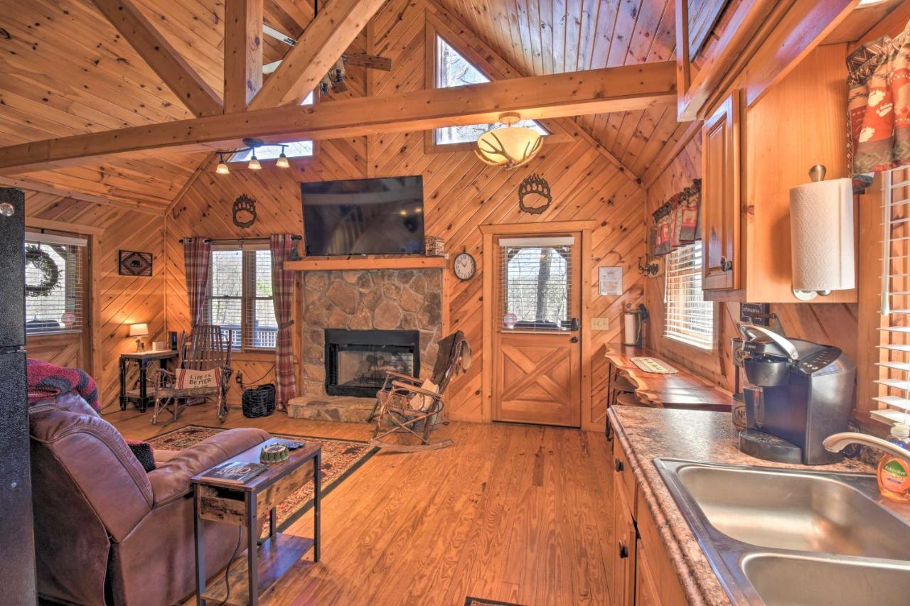 Helen Cabin With Deck And Hot Tub Less Than Half Mi To Main St Exterior foto