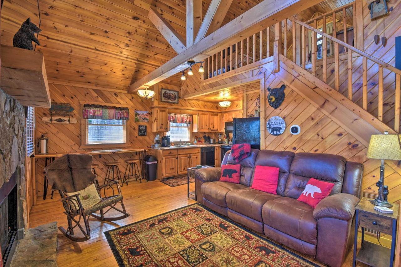 Helen Cabin With Deck And Hot Tub Less Than Half Mi To Main St Exterior foto