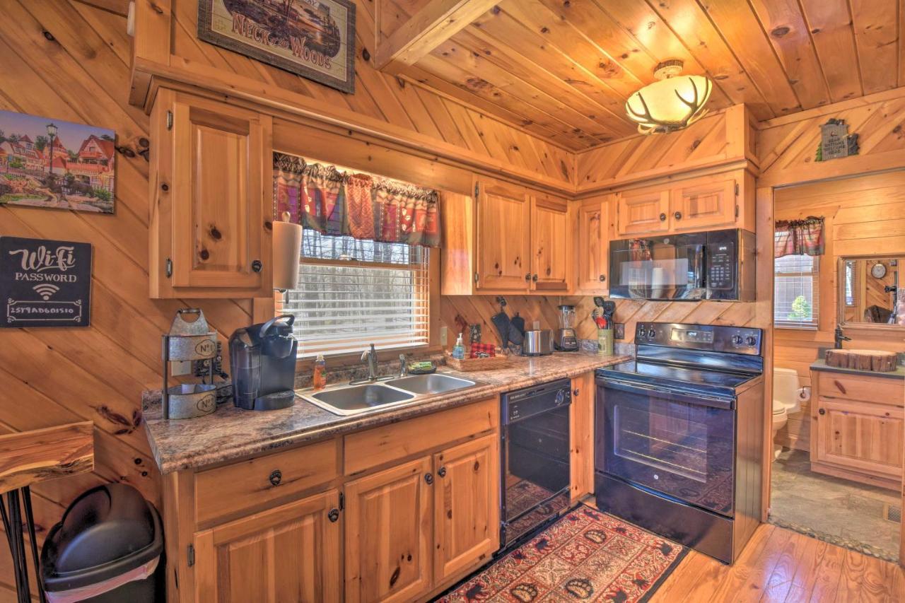 Helen Cabin With Deck And Hot Tub Less Than Half Mi To Main St Exterior foto